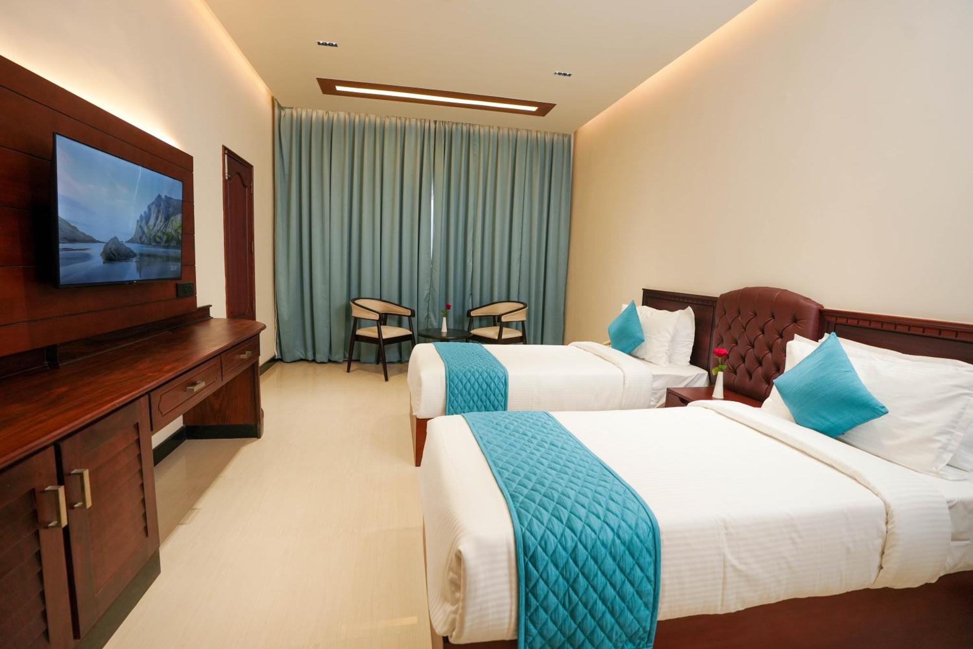 Blue Castle Hotel Thiruvananthapuram Exterior foto