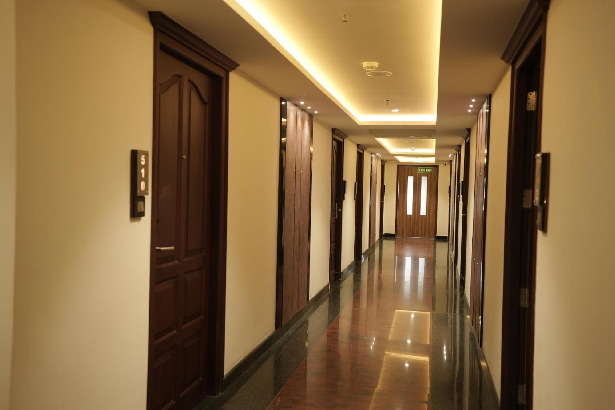 Blue Castle Hotel Thiruvananthapuram Exterior foto